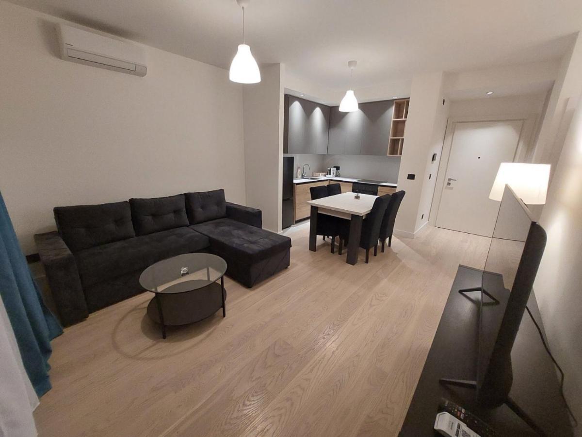 Apartman Irma Sajmiste Esterno foto